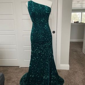 Lavetir Formal Gown - One Shoulder - Sequin - Emerald Green - Sz 8 - Prom - NWT
